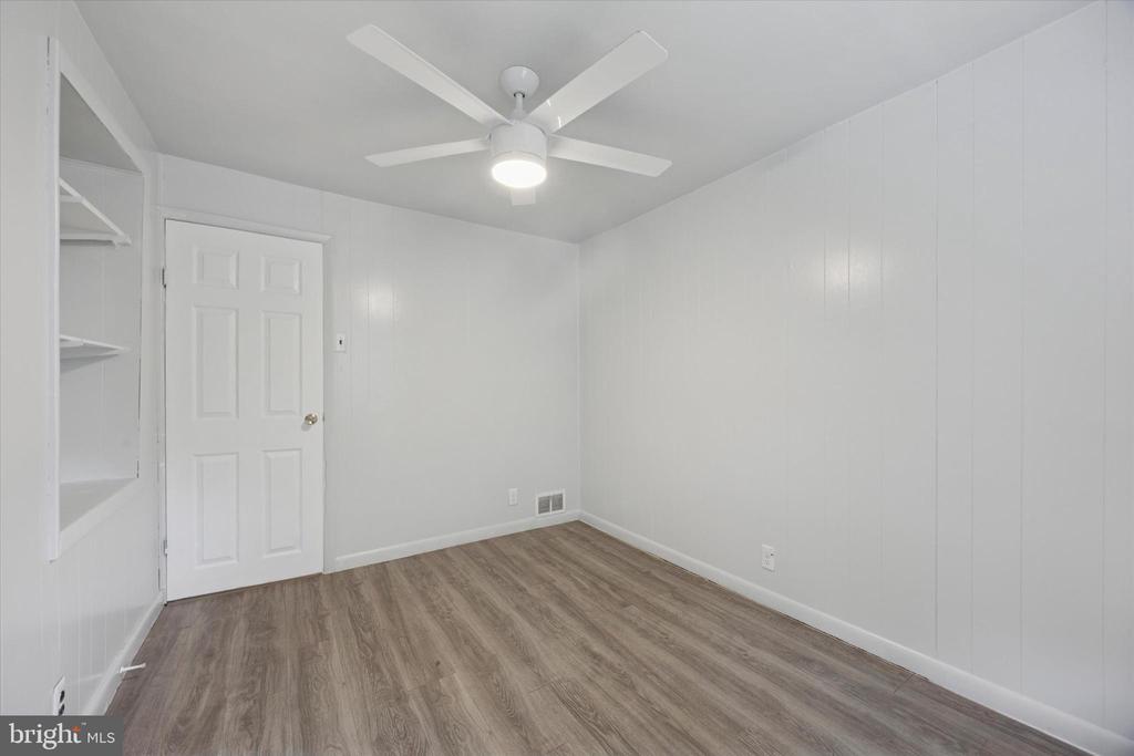 803 W OAK LANE