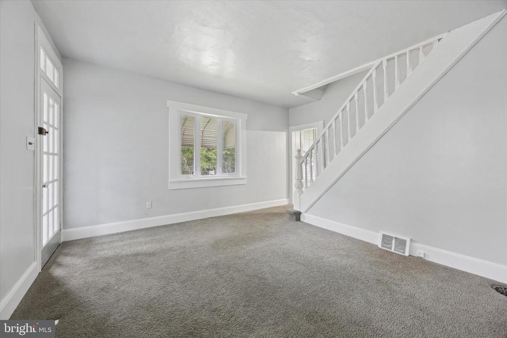 803 W OAK LANE