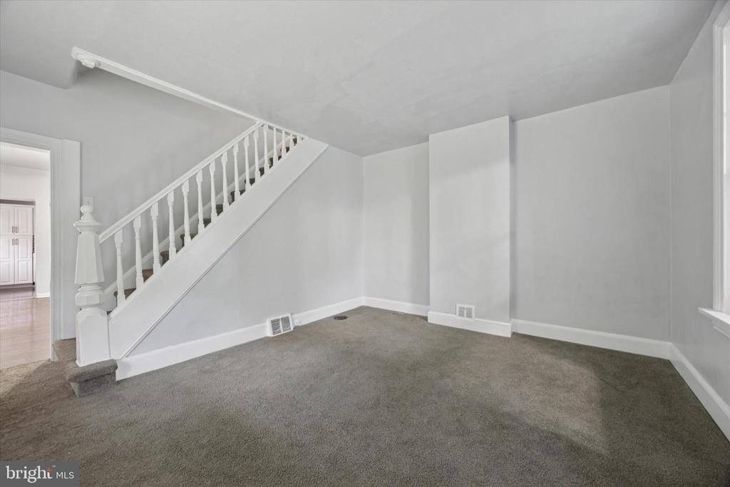 803 W OAK LANE