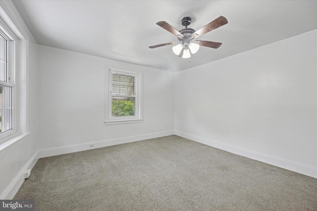 803 W OAK LANE