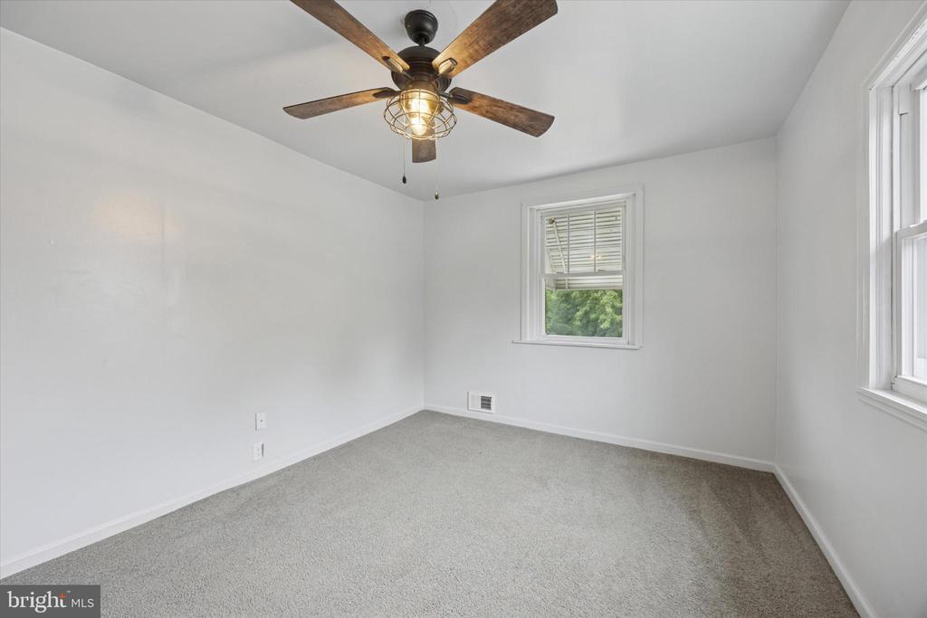 803 W OAK LANE