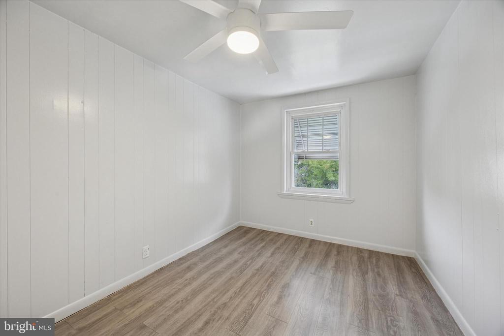 803 W OAK LANE
