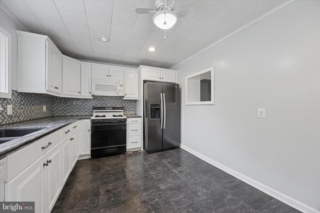803 W OAK LANE