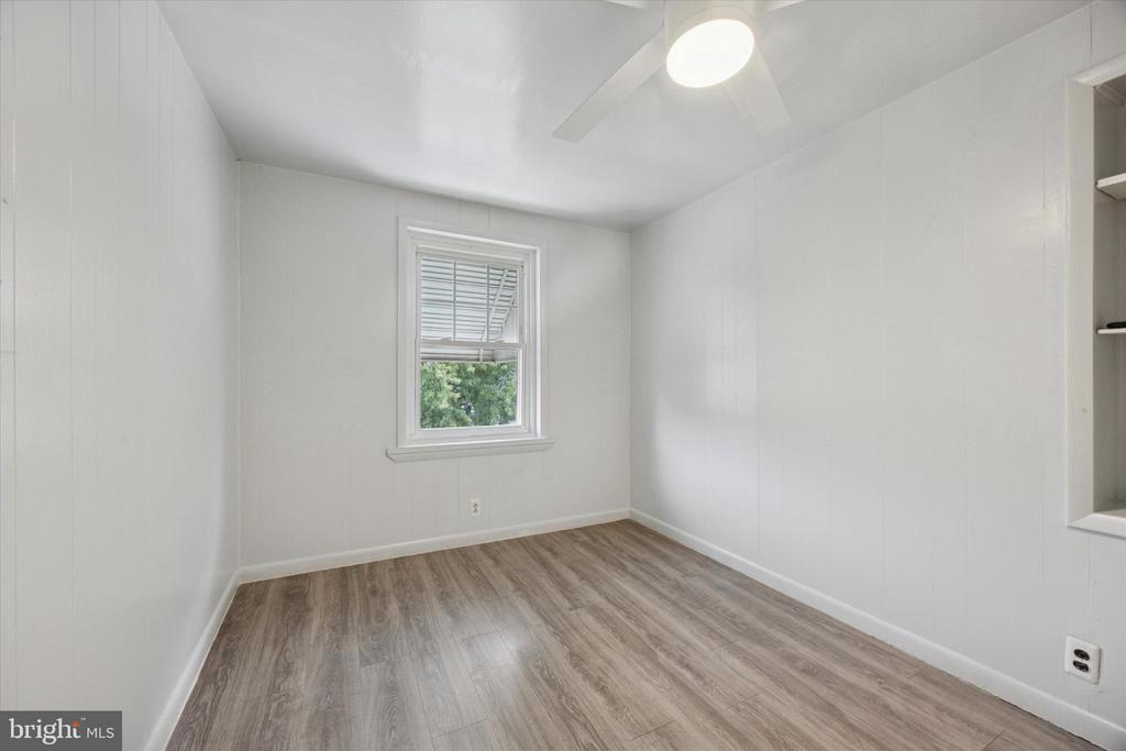 803 W OAK LANE