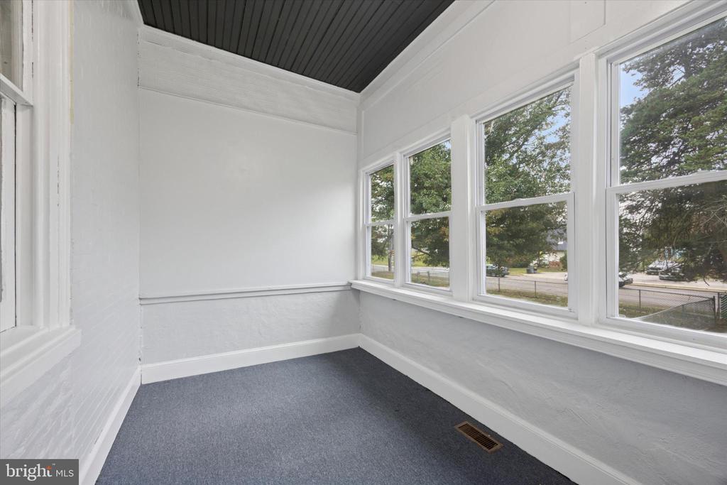 803 W OAK LANE
