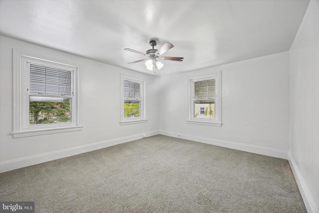 803 W OAK LANE