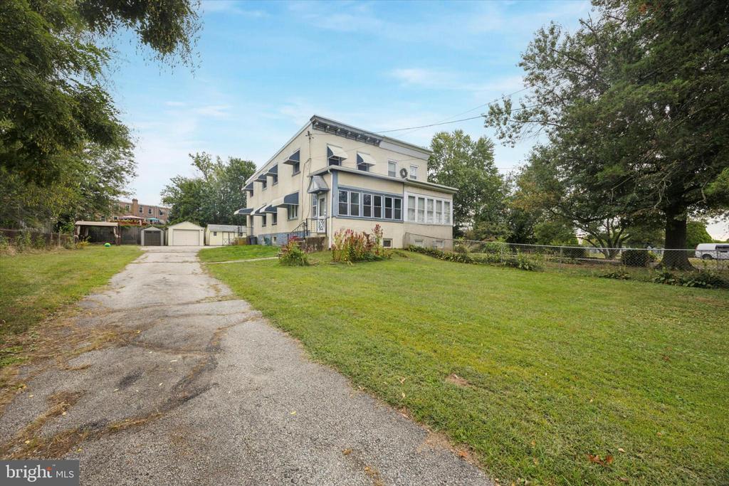803 W OAK LANE