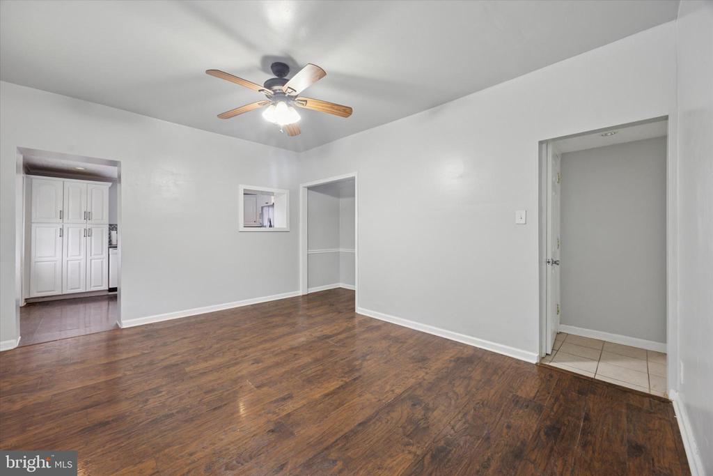 803 W OAK LANE