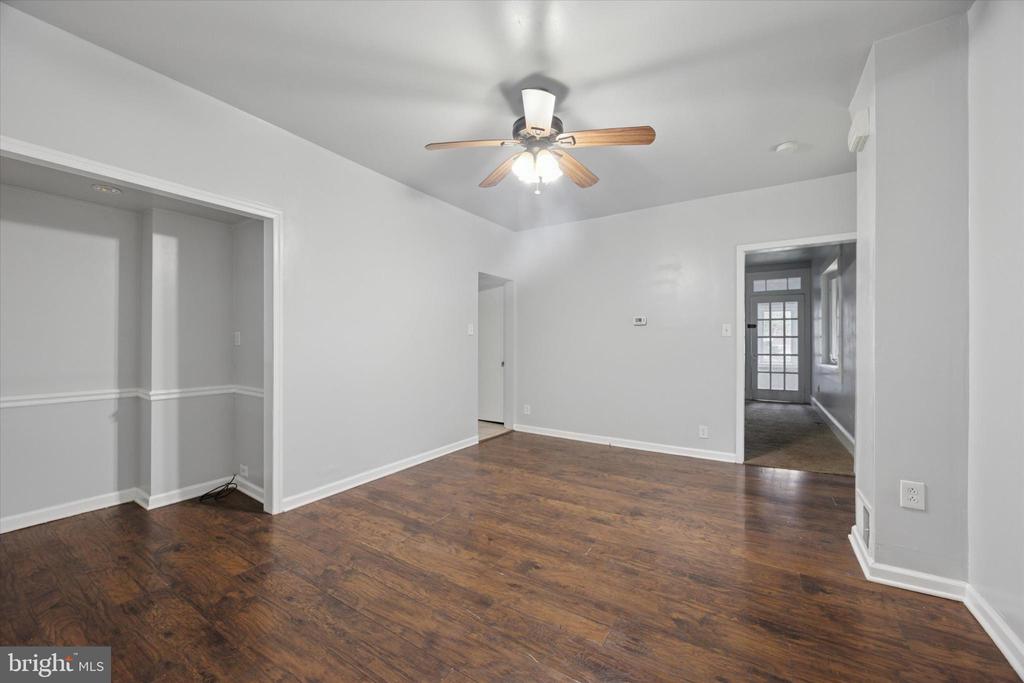 803 W OAK LANE