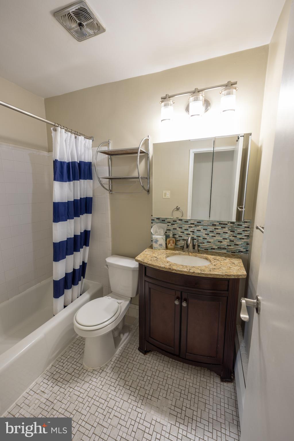 100 E GLENOLDEN AVENUE R-18