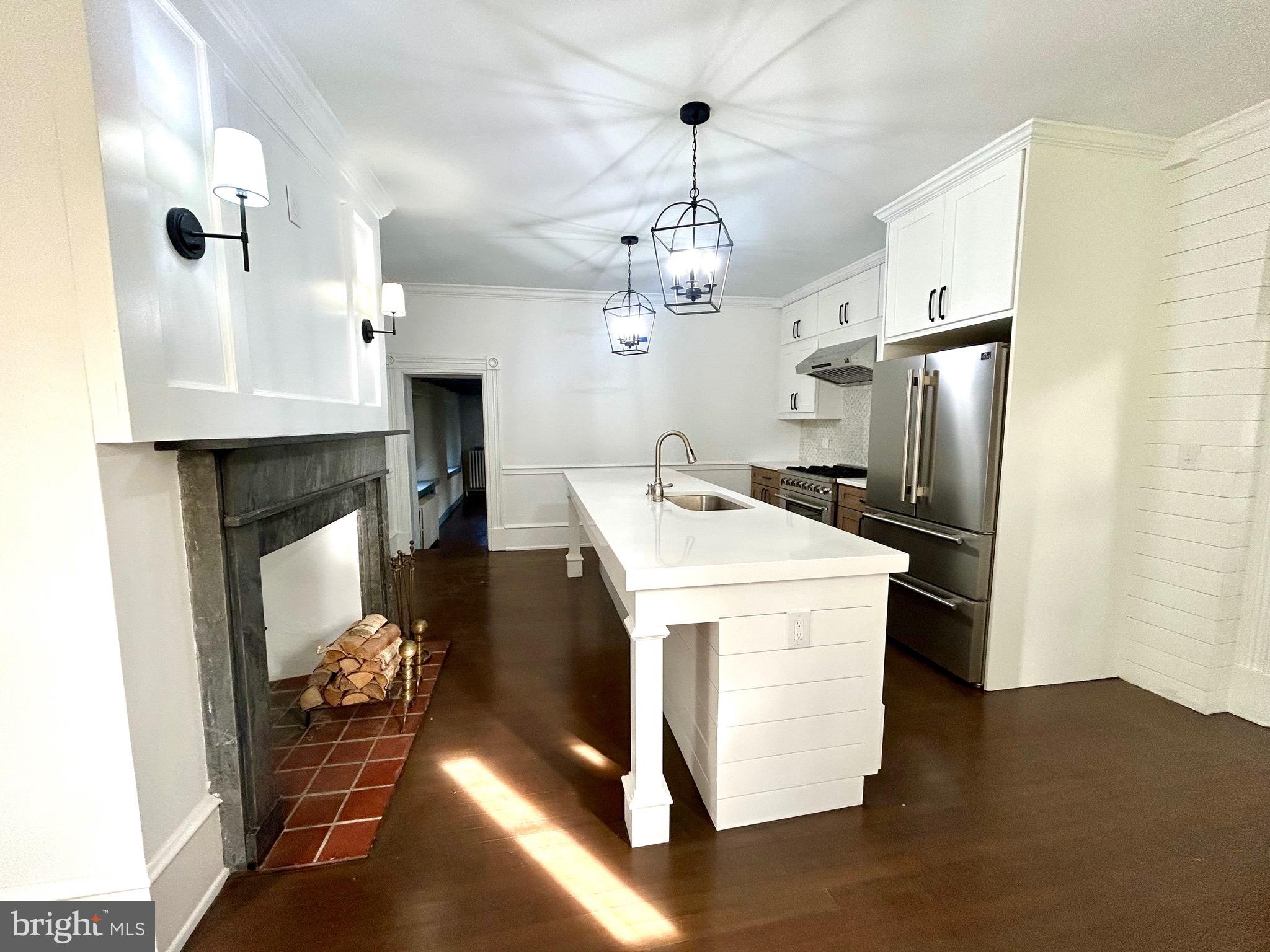 571 N NEWTOWN STREET ROAD