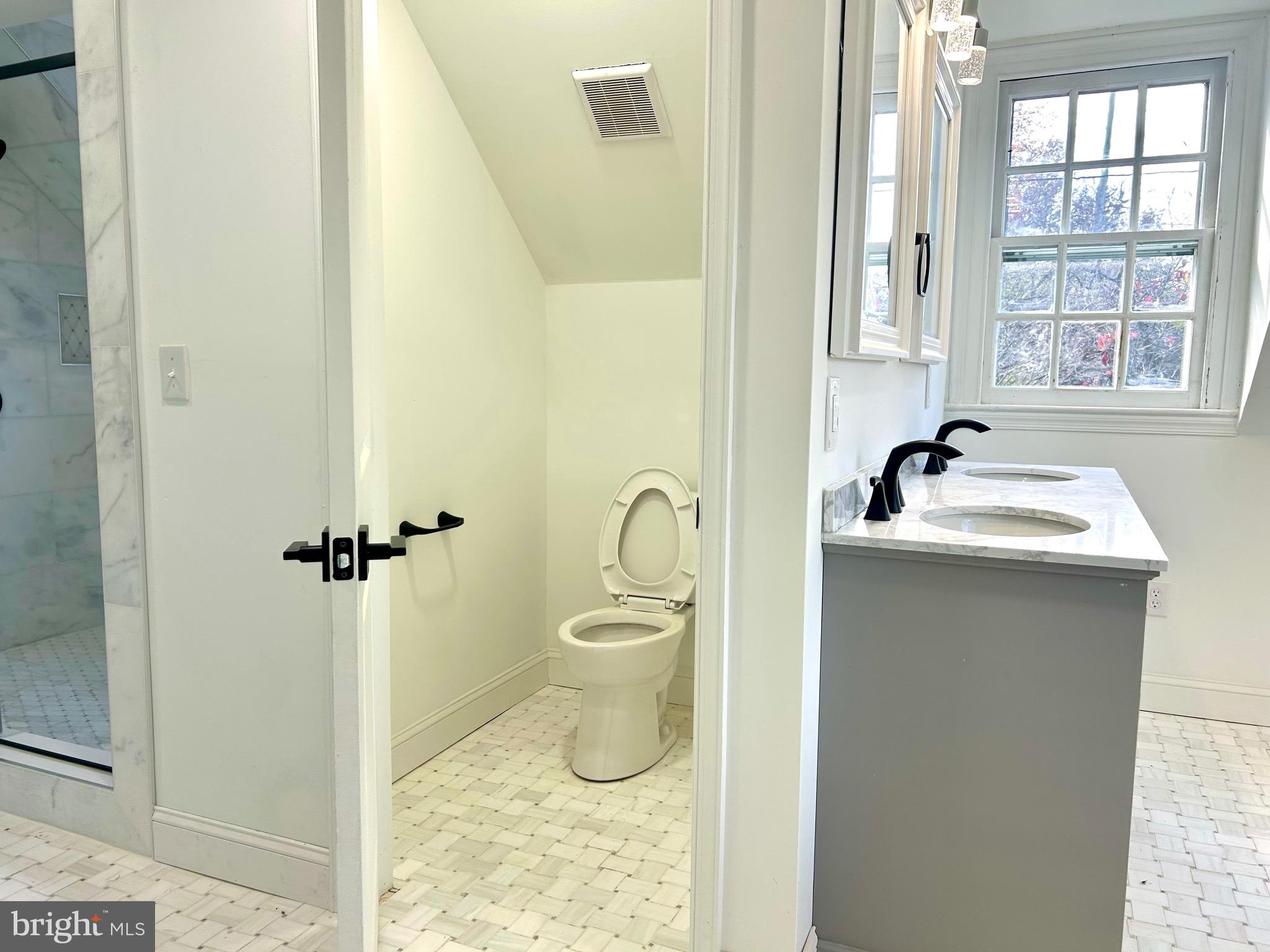 571 N NEWTOWN STREET ROAD