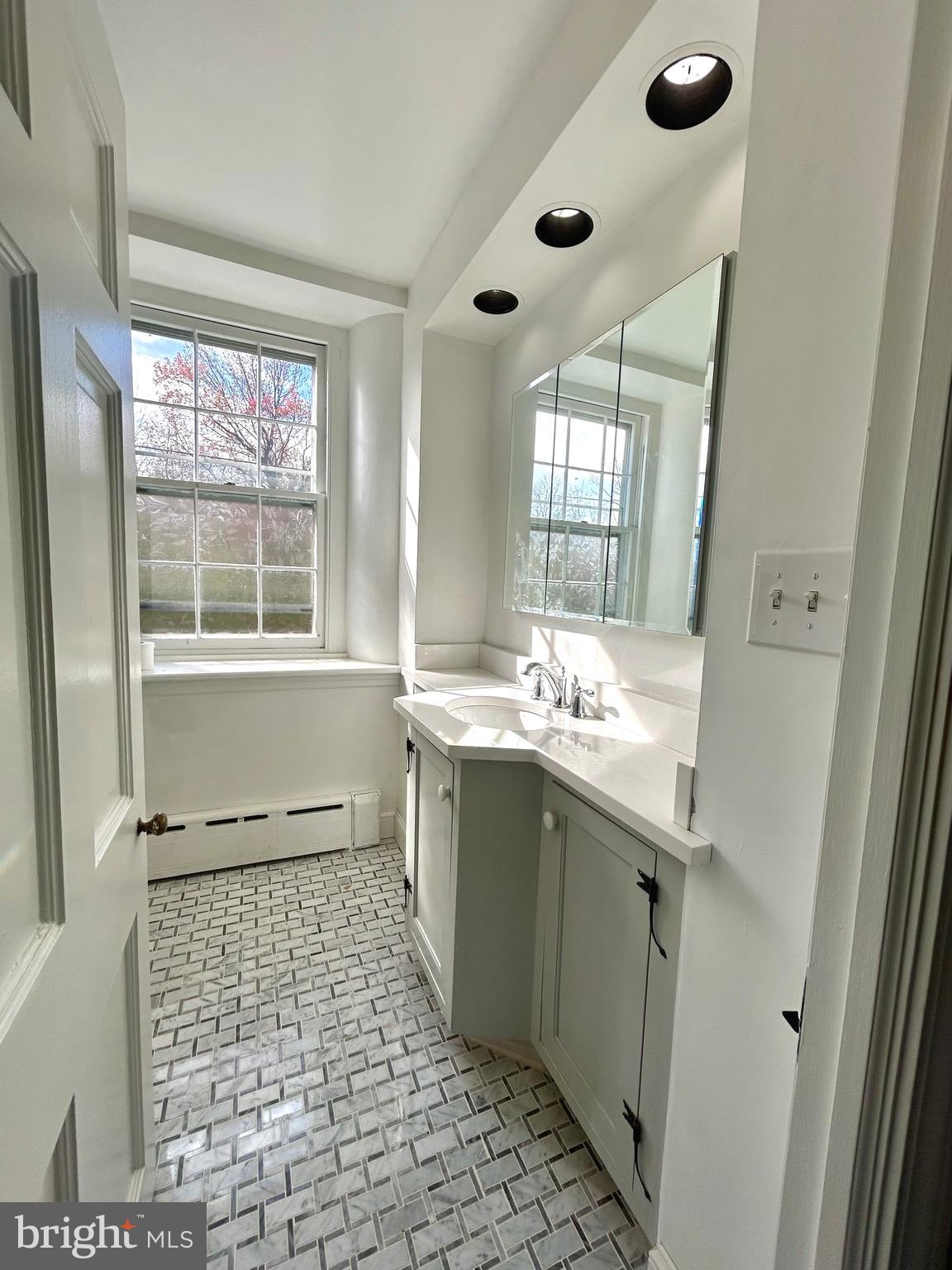 571 N NEWTOWN STREET ROAD