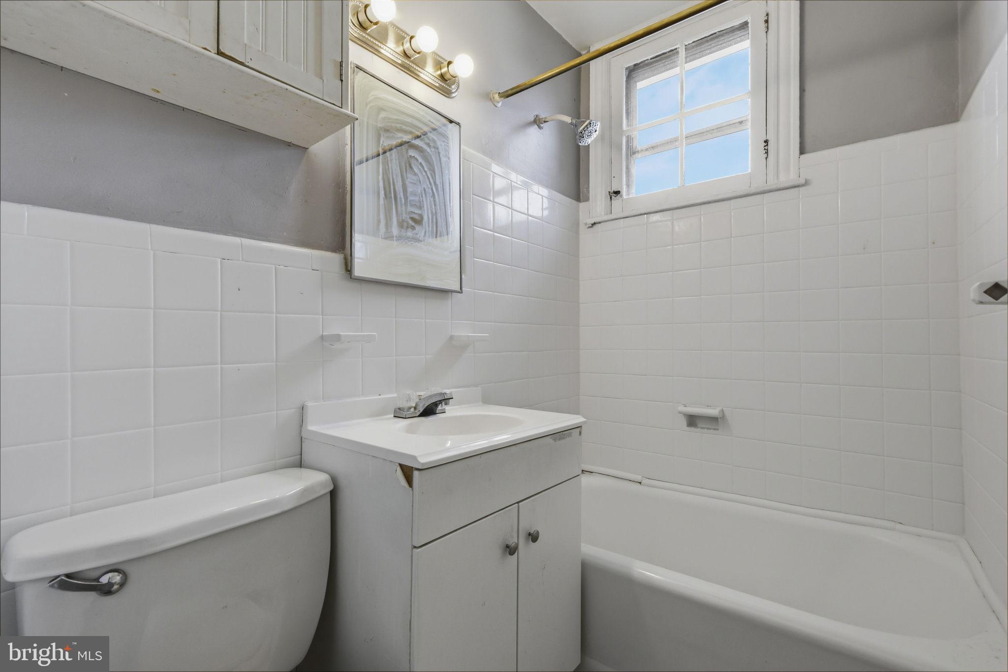 37 E STRATFORD AVENUE