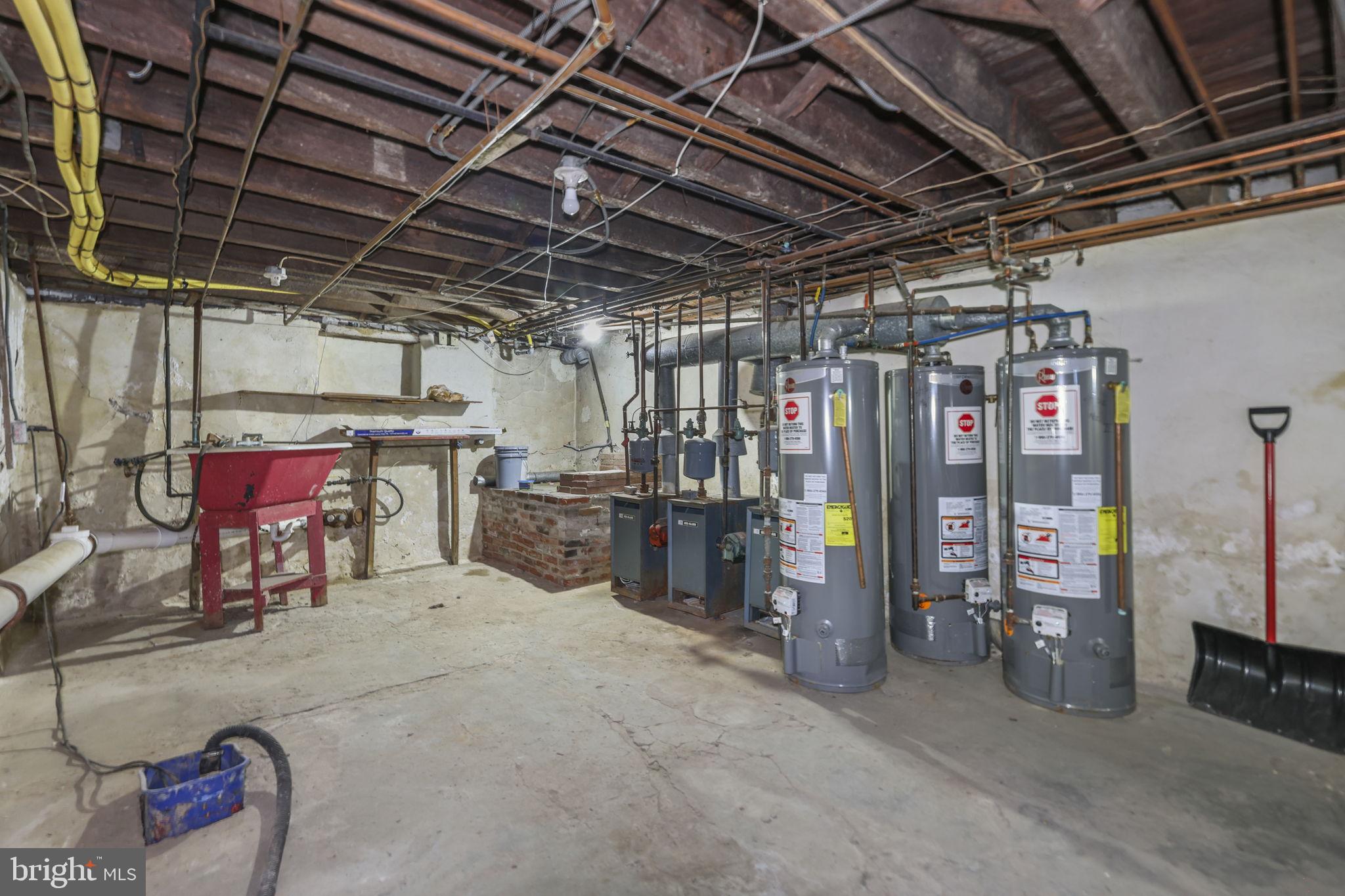 37 E STRATFORD AVENUE