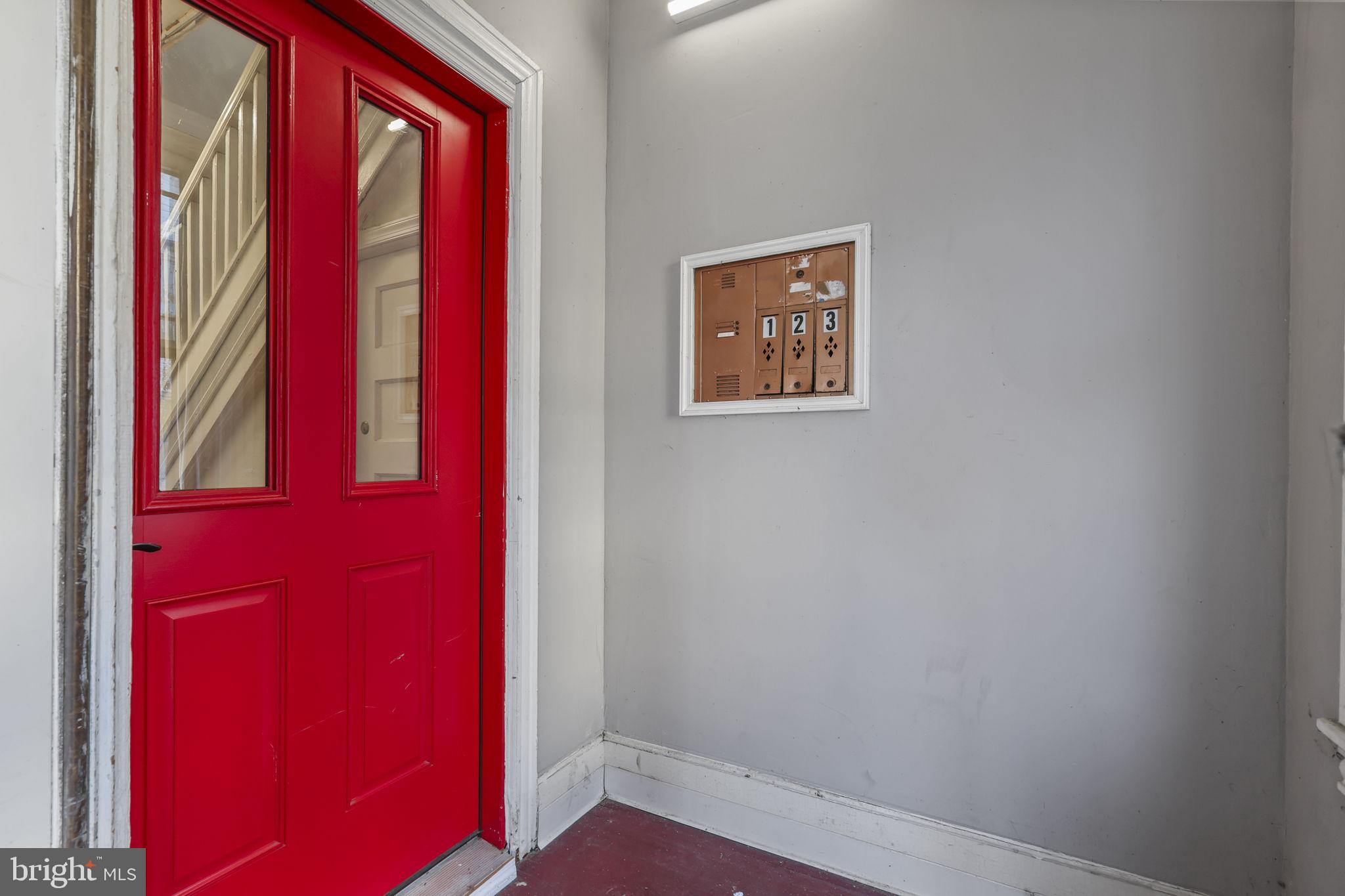 37 E STRATFORD AVENUE