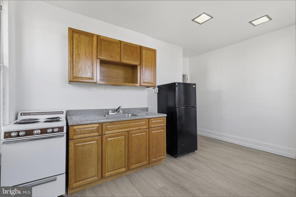 37 E STRATFORD AVENUE
