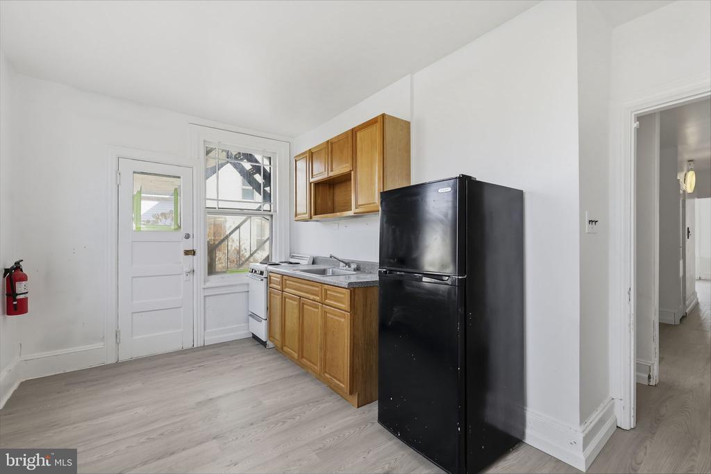 37 E STRATFORD AVENUE