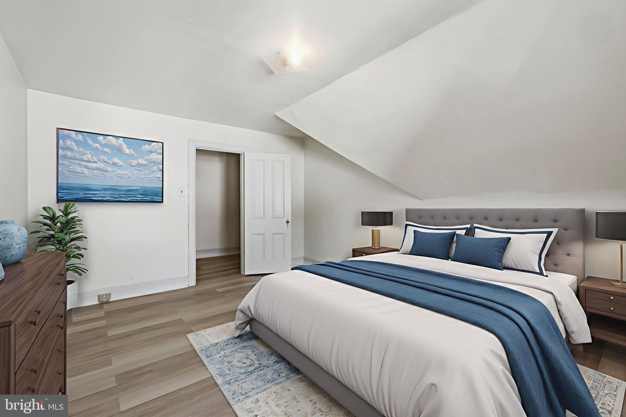 37 E STRATFORD AVENUE