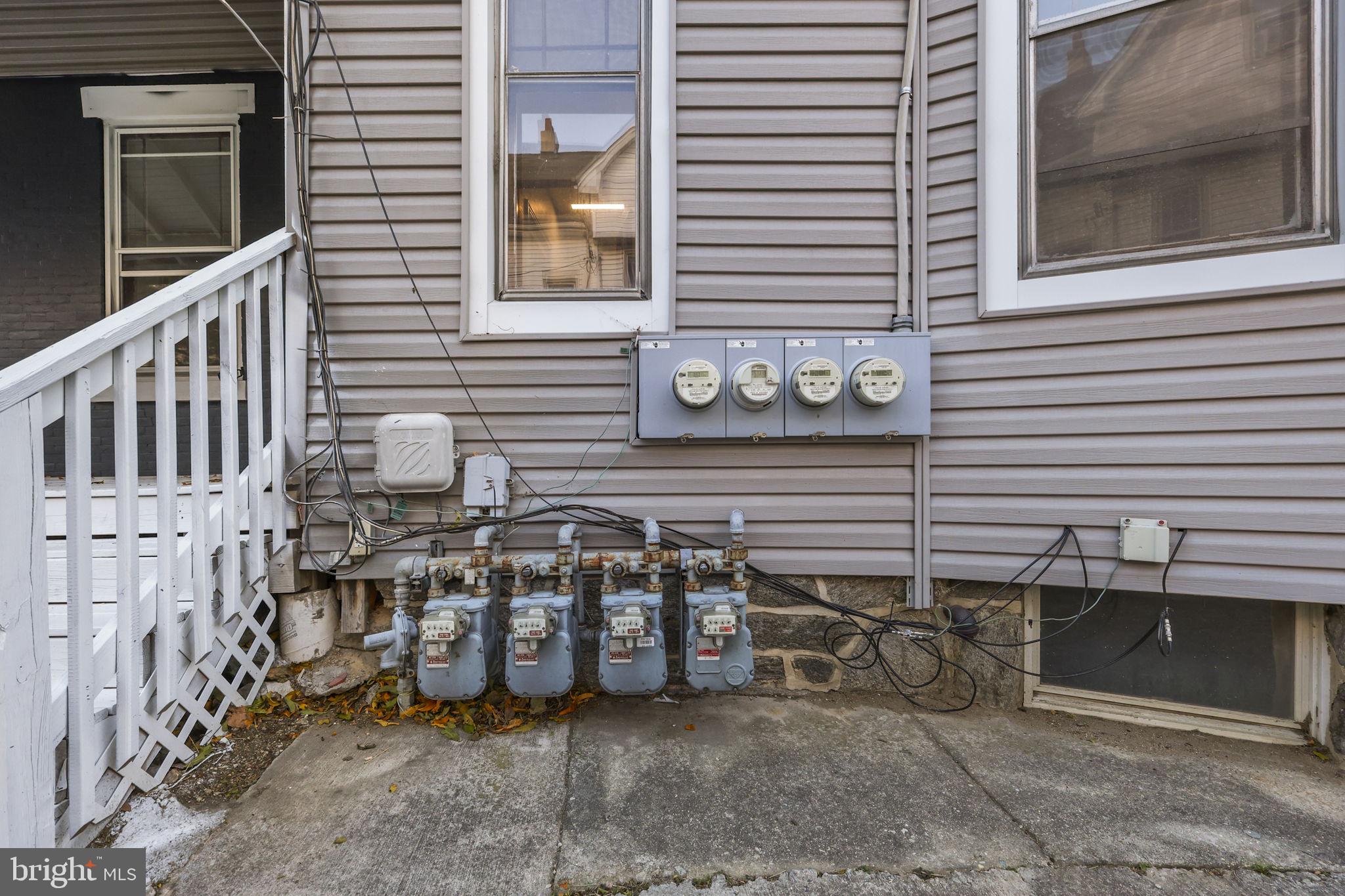 37 E STRATFORD AVENUE