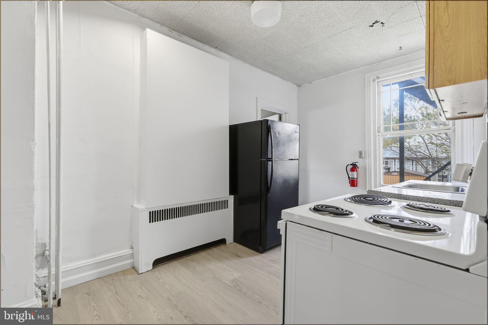 37 E STRATFORD AVENUE