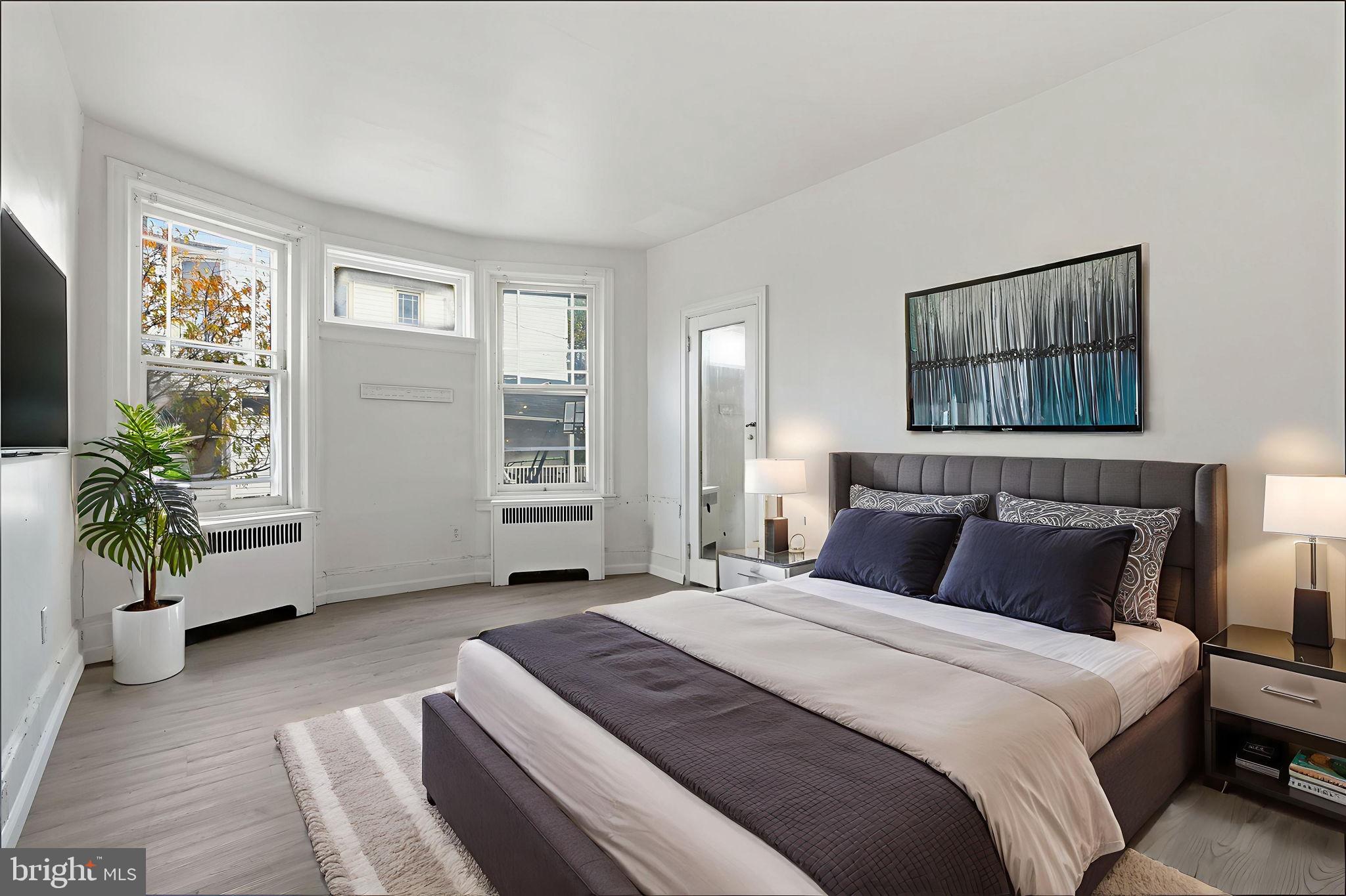 37 E STRATFORD AVENUE