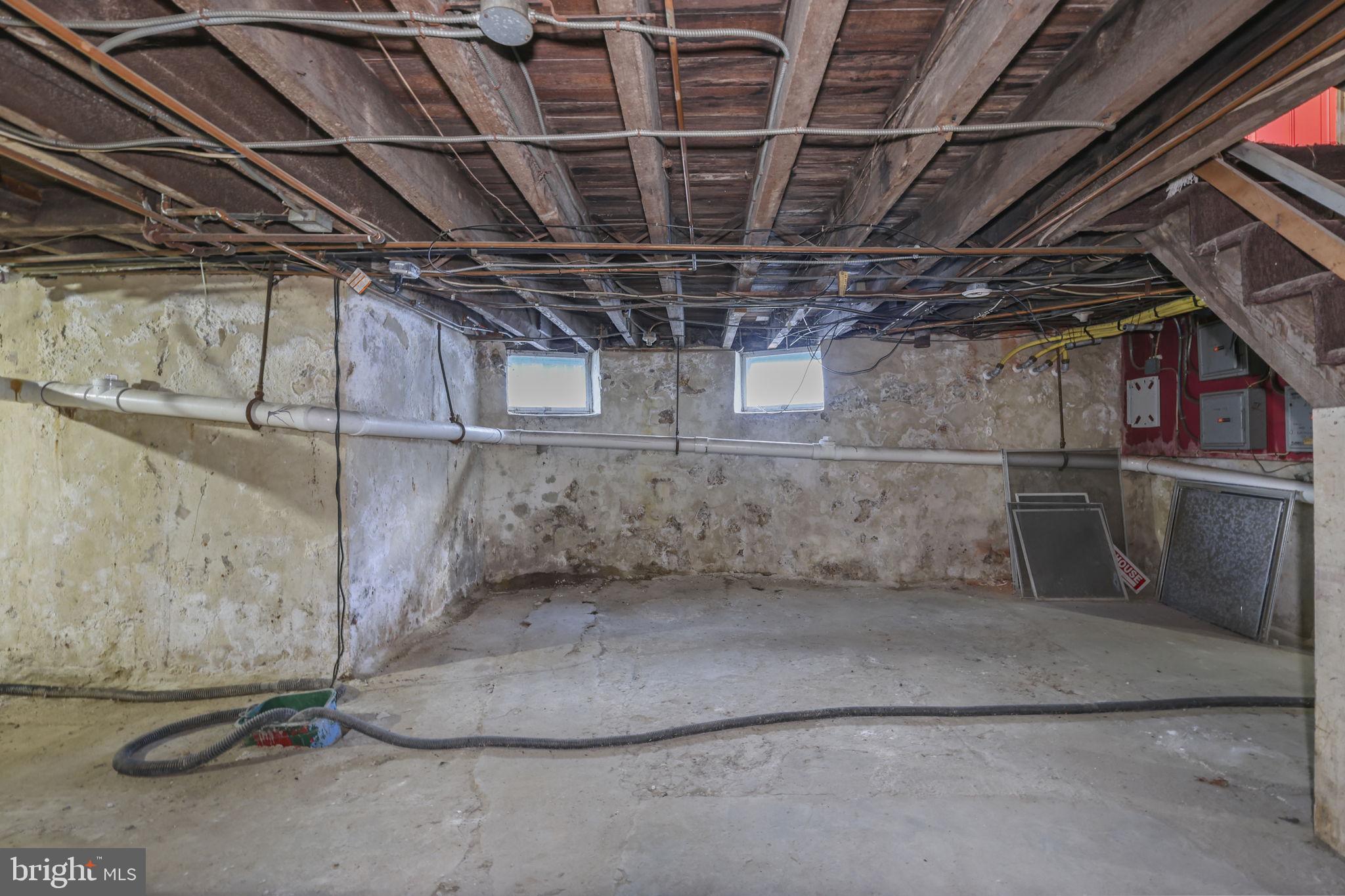 37 E STRATFORD AVENUE