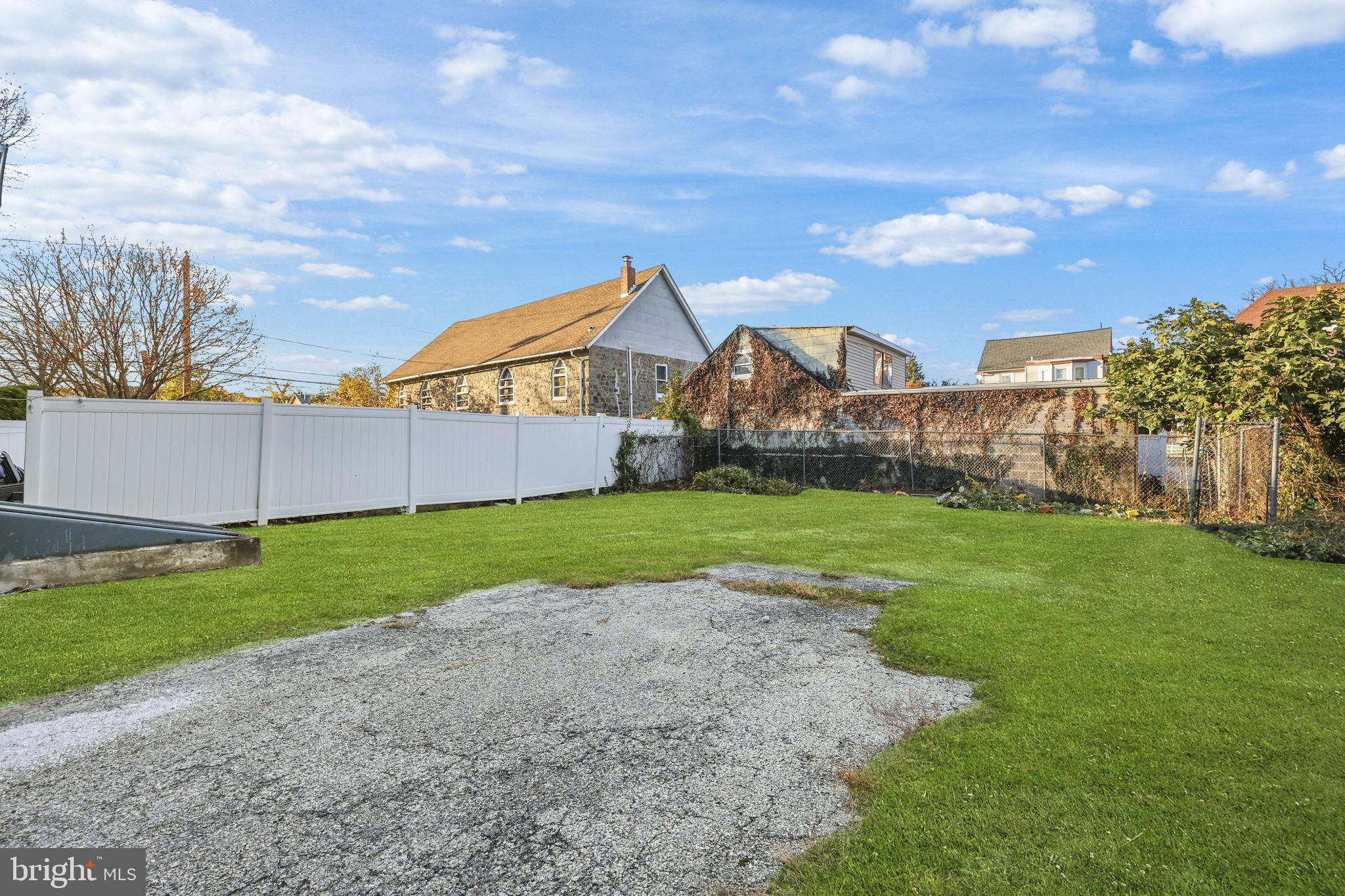 37 E STRATFORD AVENUE