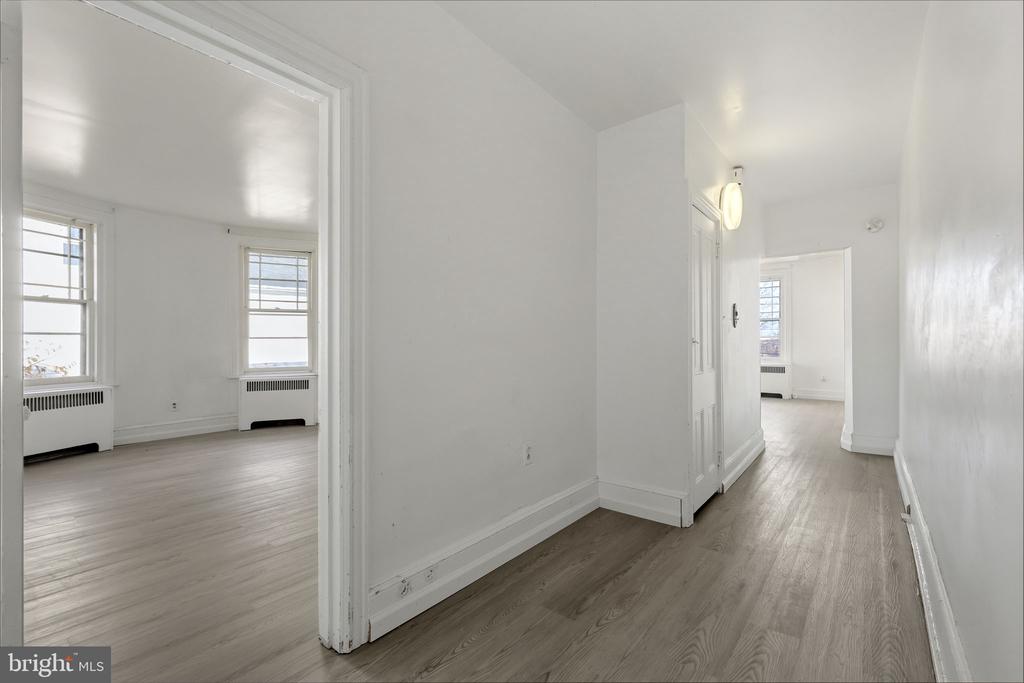37 E STRATFORD AVENUE