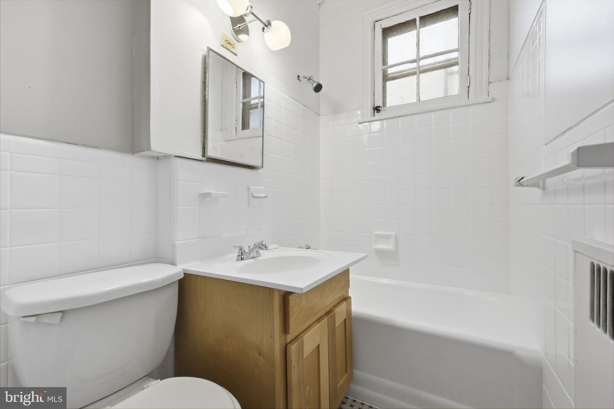 37 E STRATFORD AVENUE