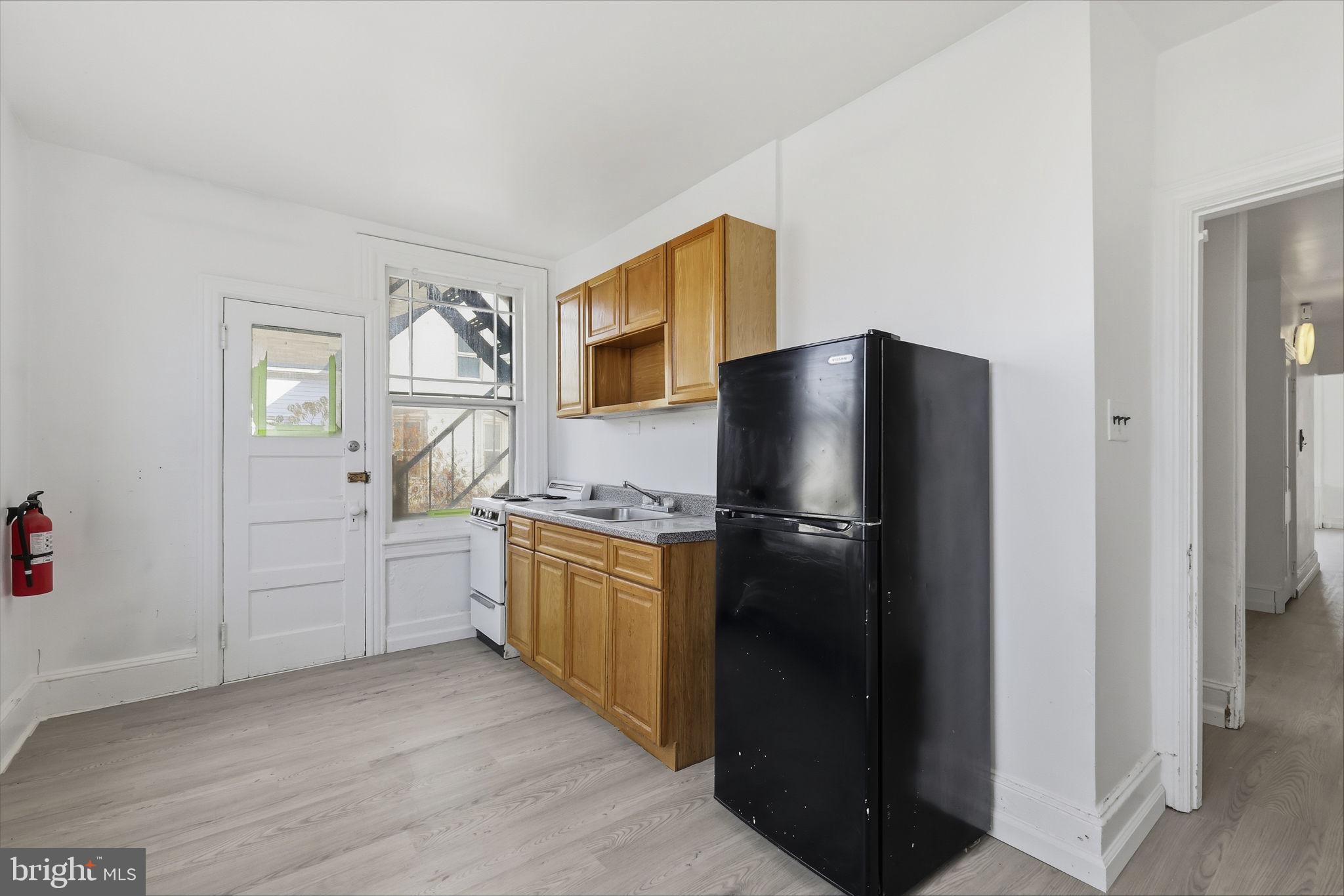 37 E STRATFORD AVENUE