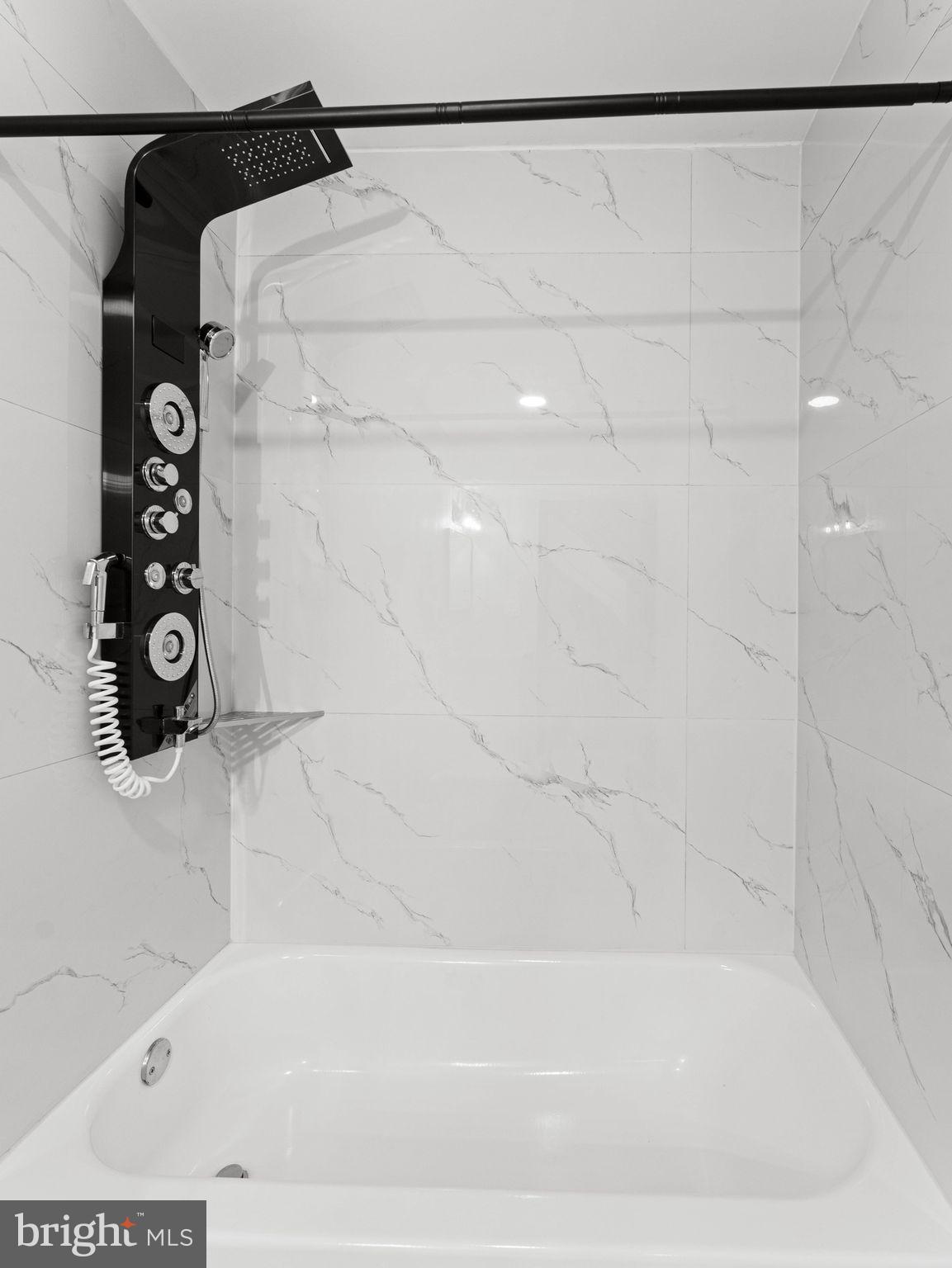 1214 ROOSEVELT DRIVE