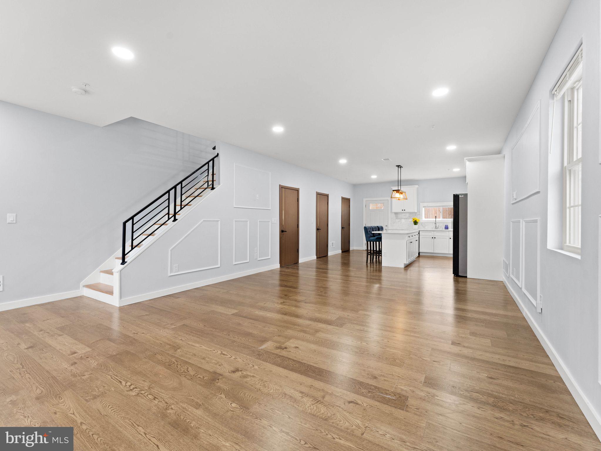 1214 ROOSEVELT DRIVE