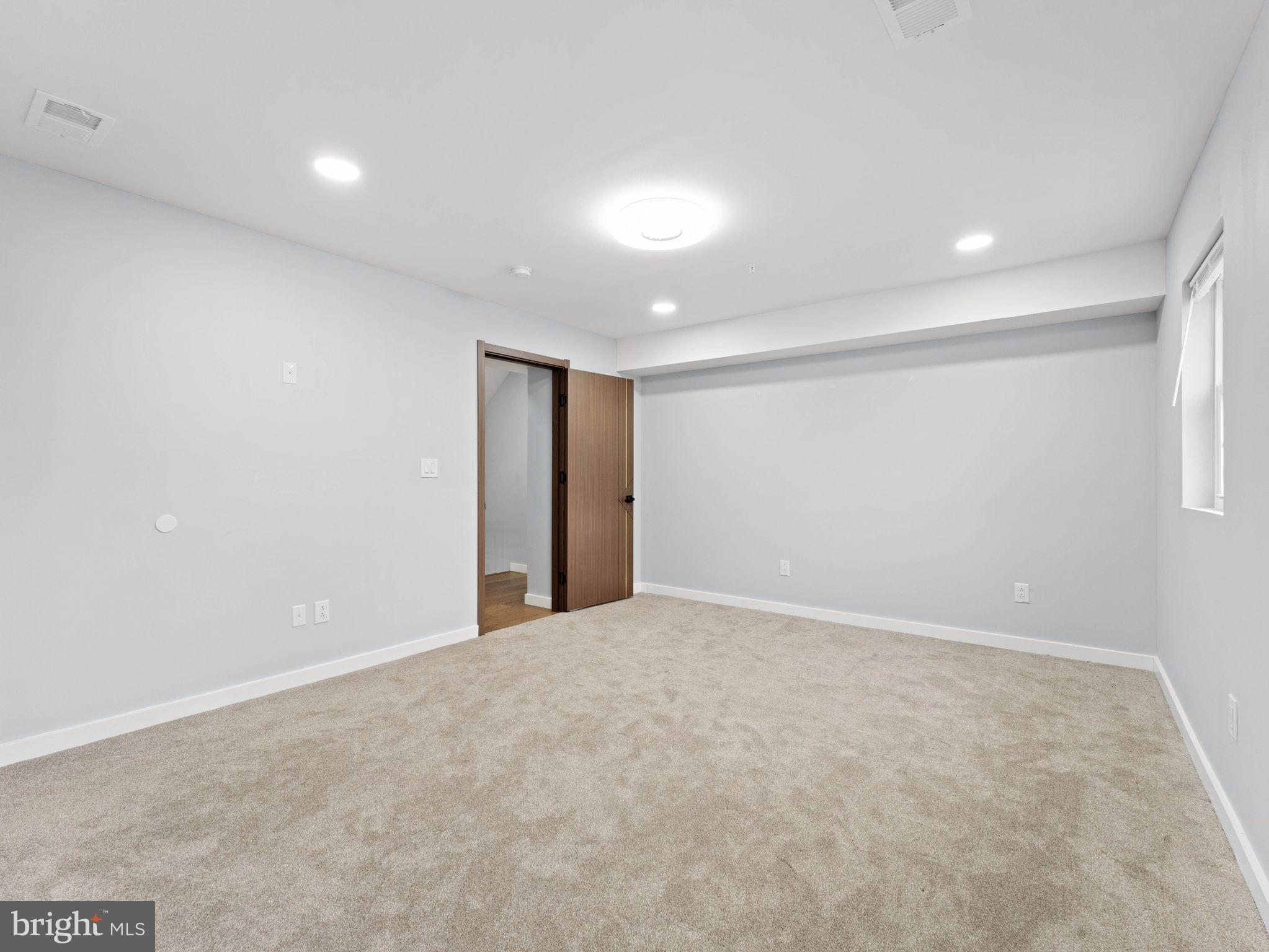 1214 ROOSEVELT DRIVE