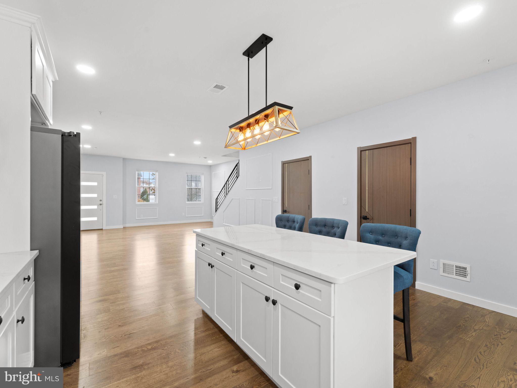 1214 ROOSEVELT DRIVE