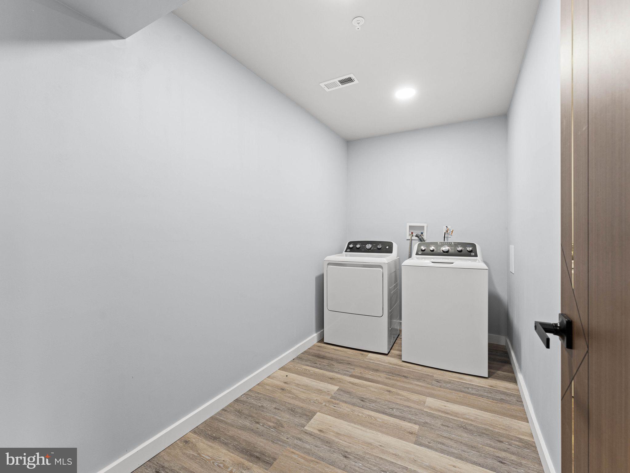 1214 ROOSEVELT DRIVE