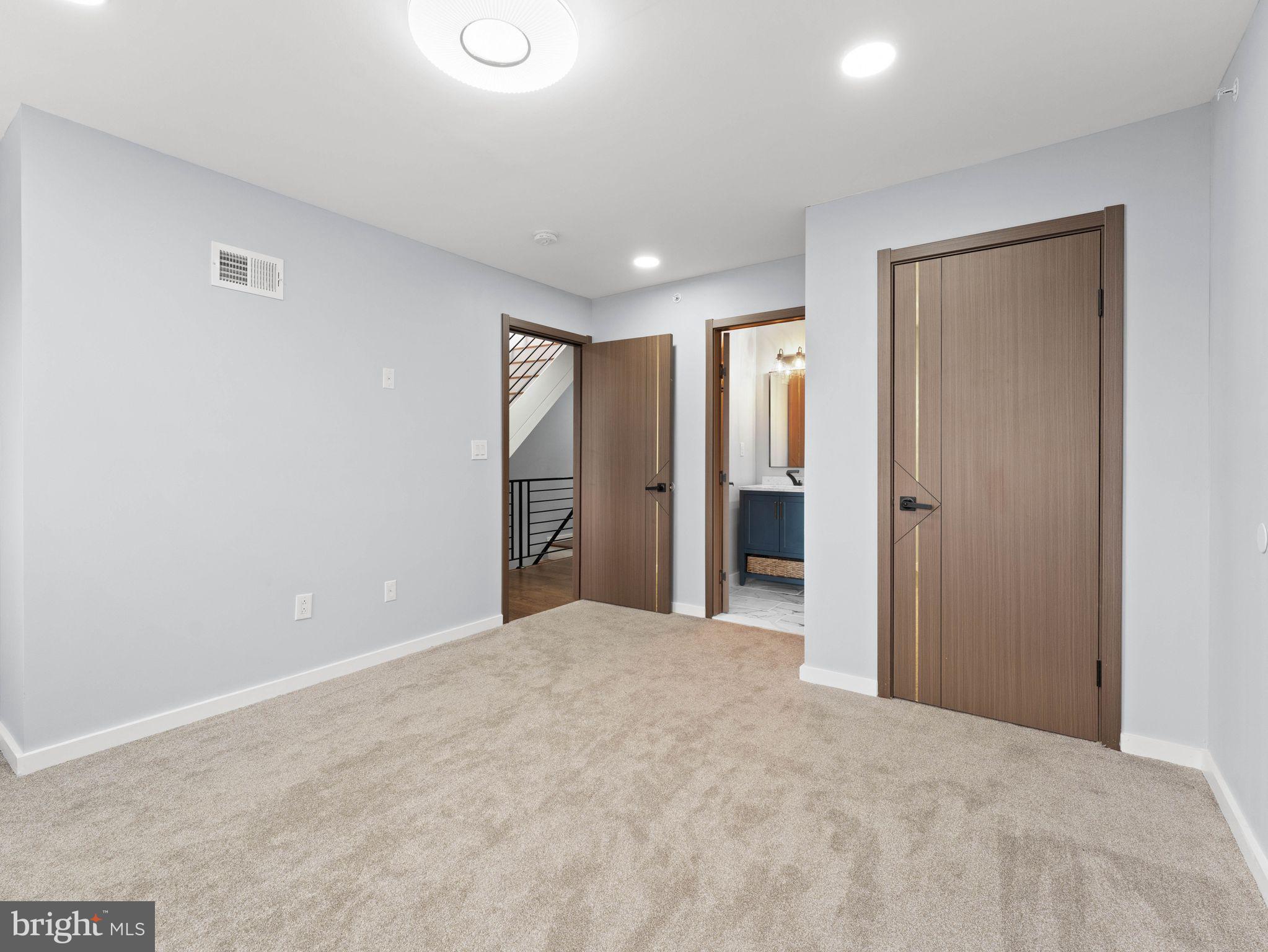 1214 ROOSEVELT DRIVE