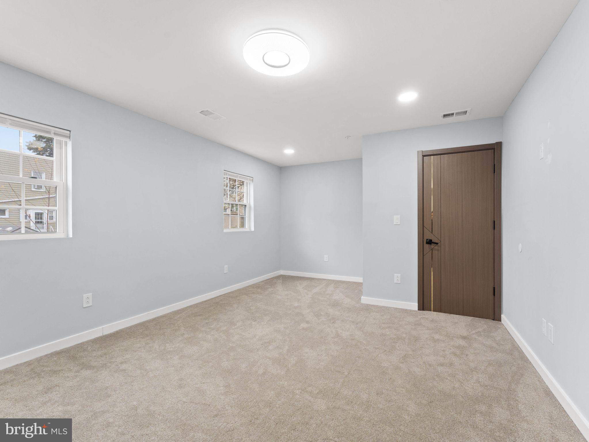 1214 ROOSEVELT DRIVE