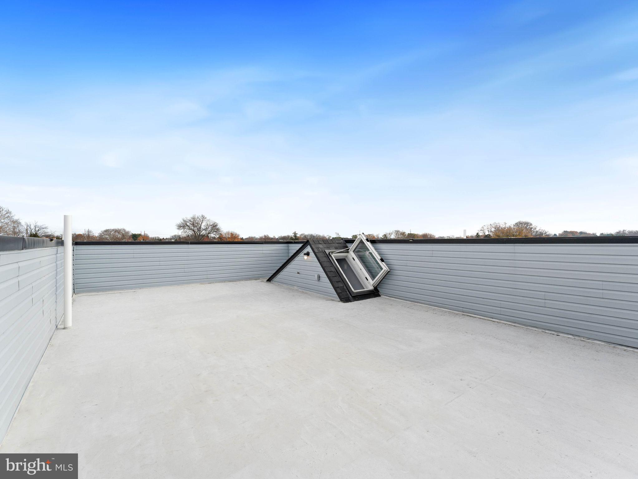 1214 ROOSEVELT DRIVE