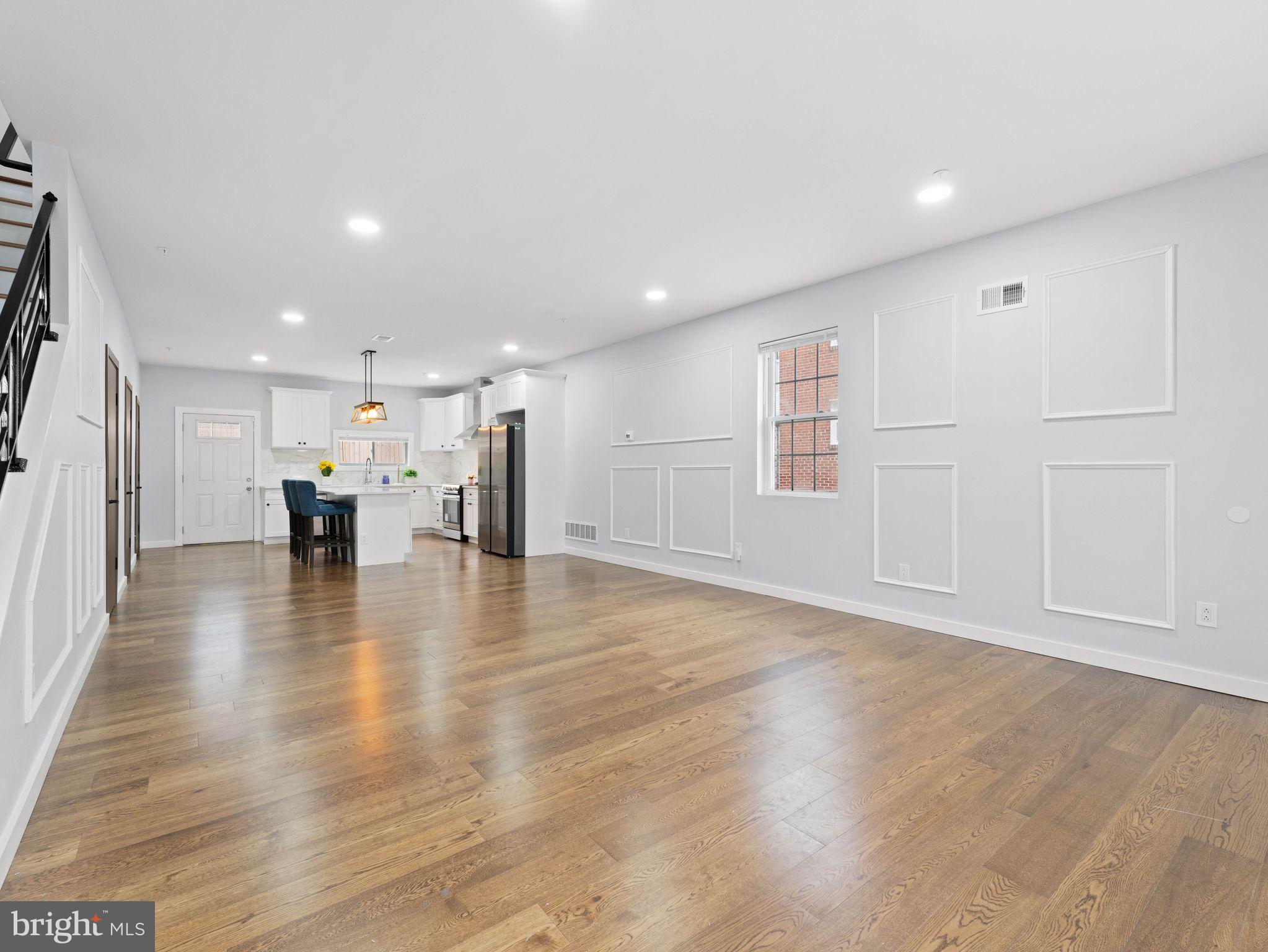 1214 ROOSEVELT DRIVE