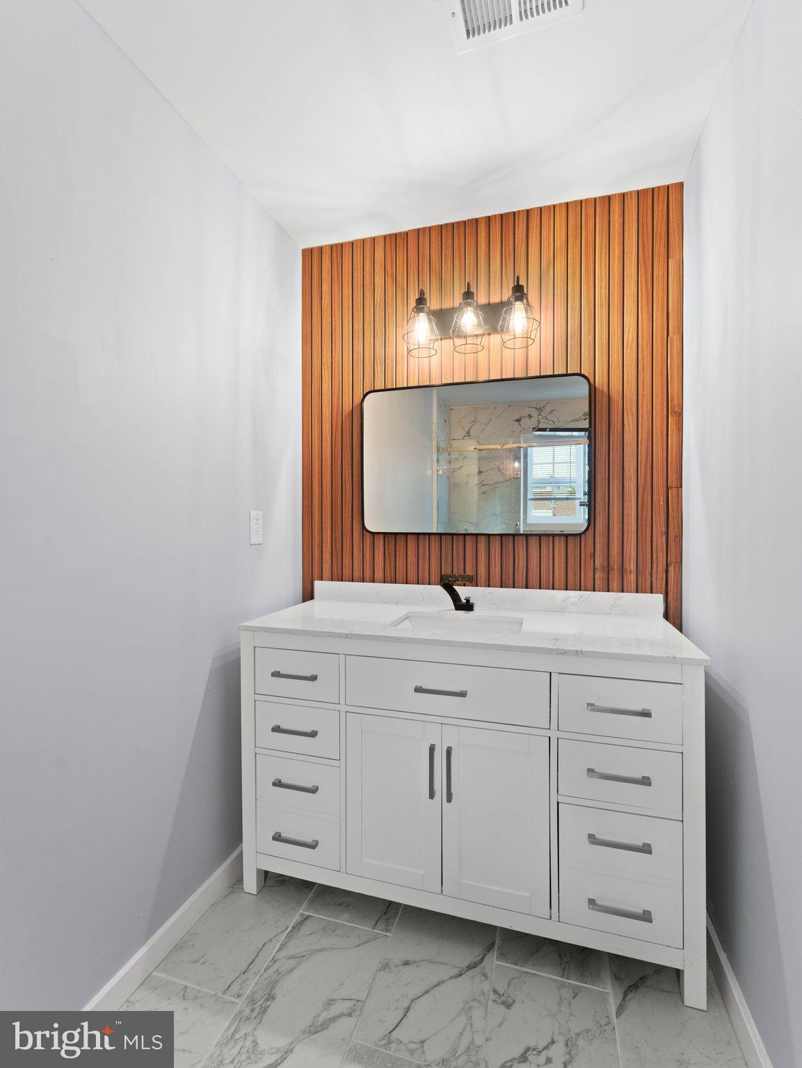 1214 ROOSEVELT DRIVE