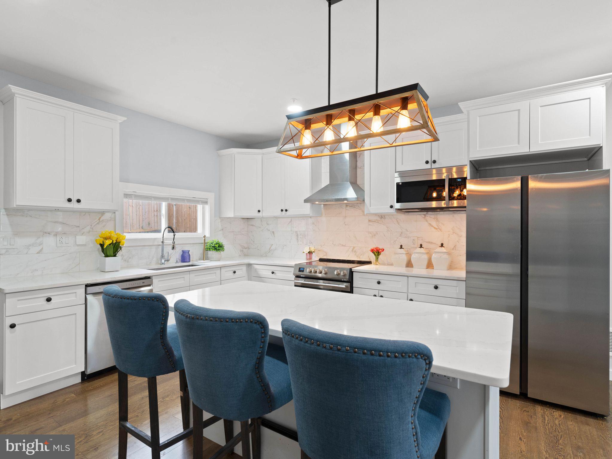 1214 ROOSEVELT DRIVE