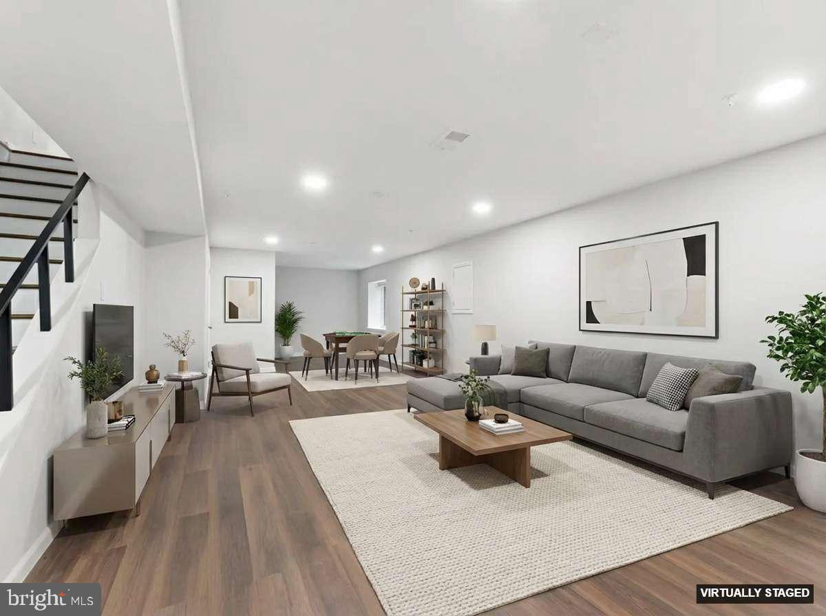 1214 ROOSEVELT DRIVE