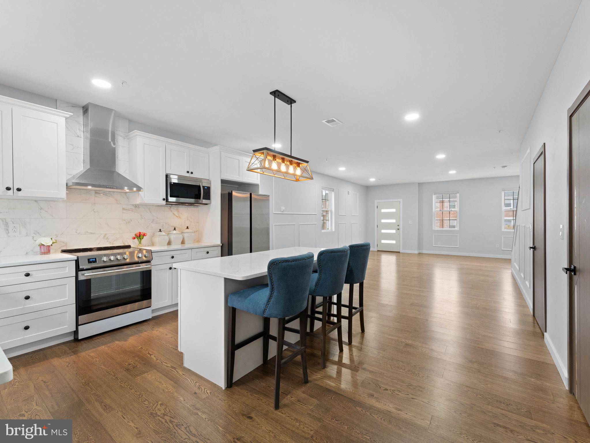 1214 ROOSEVELT DRIVE