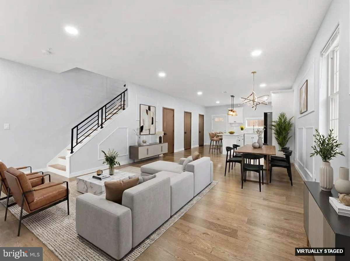 1214 ROOSEVELT DRIVE