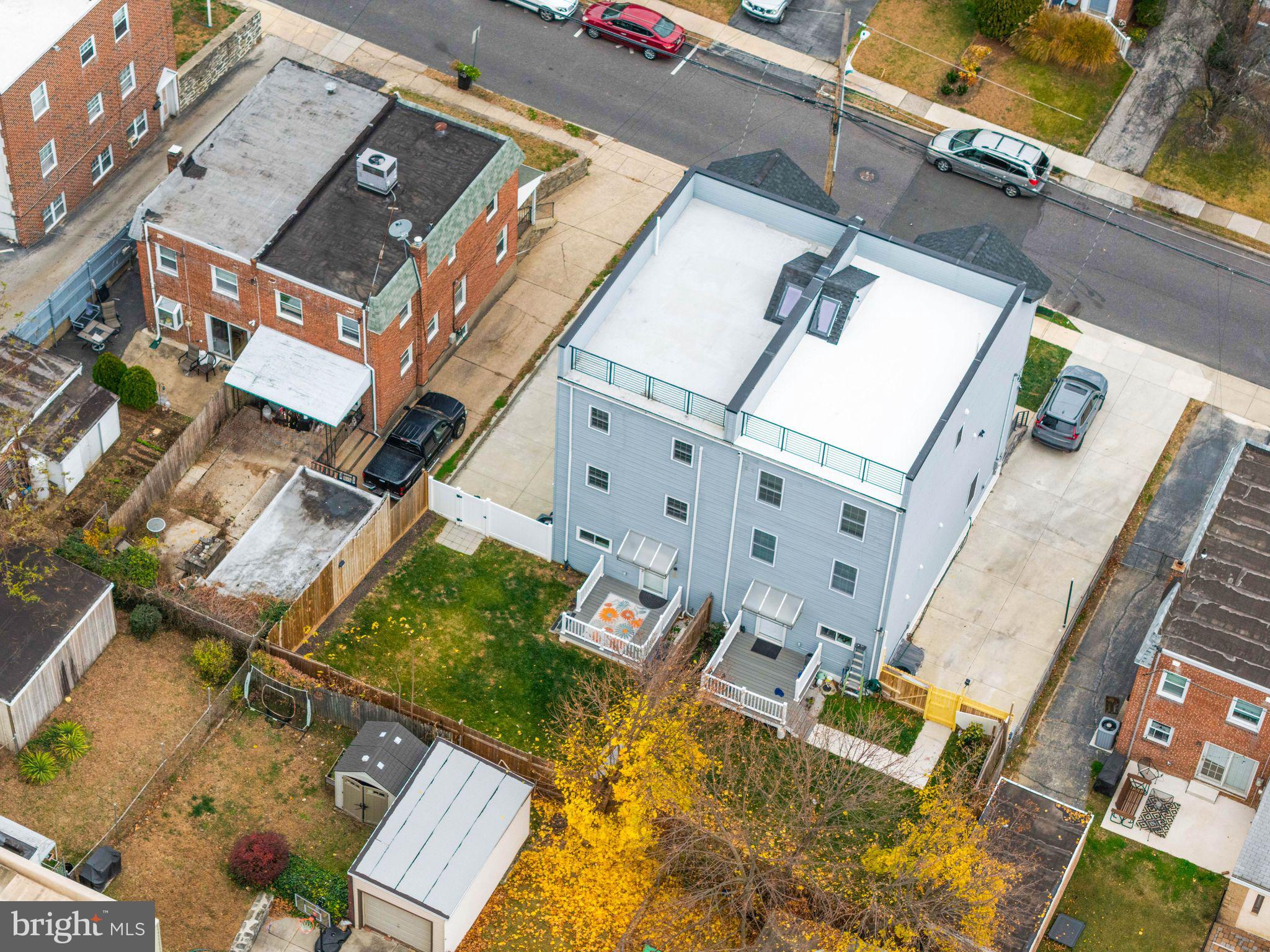 1214 ROOSEVELT DRIVE