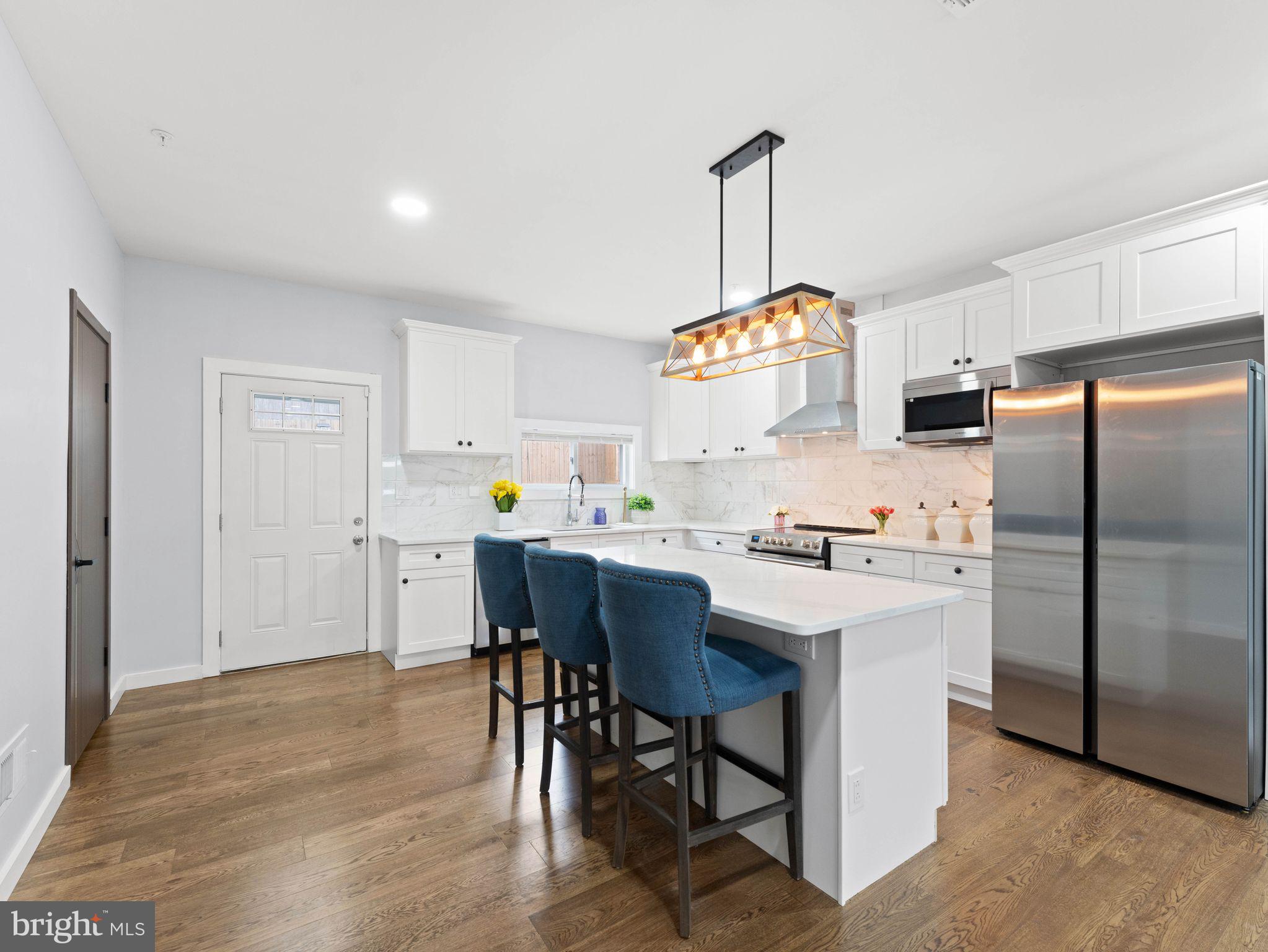 1214 ROOSEVELT DRIVE