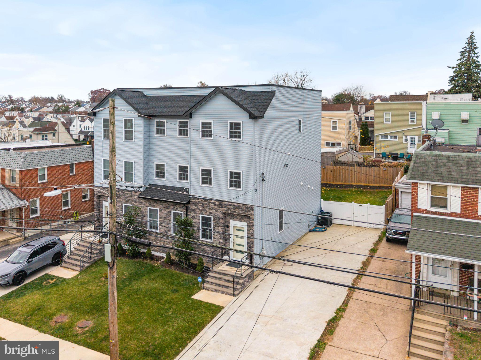 1214 ROOSEVELT DRIVE