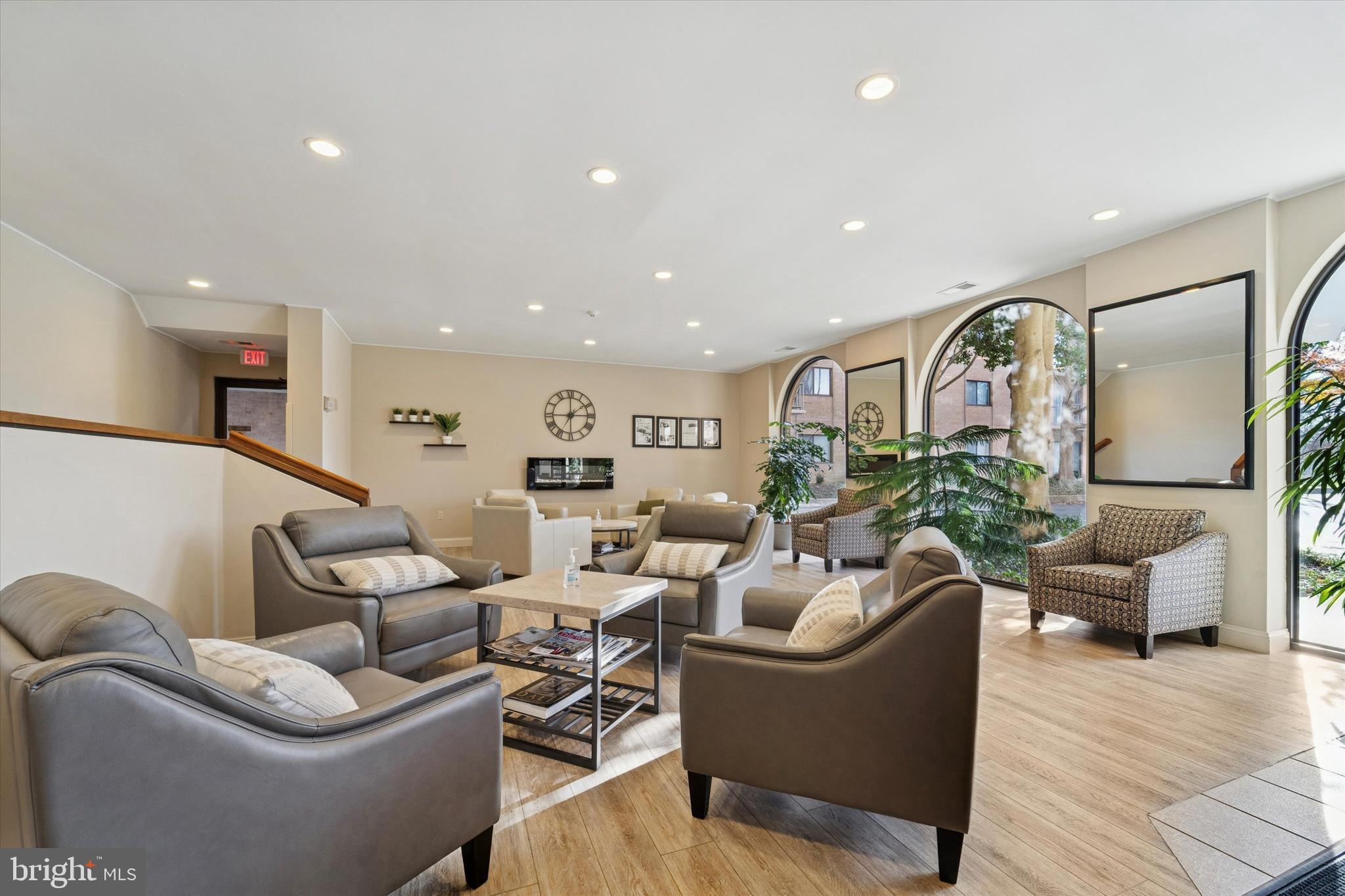 501 N PROVIDENCE ROAD 411