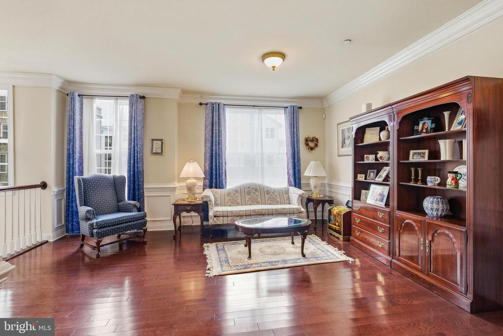 309 CORVUS CIRCLE